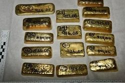 Anh tịch thu số vàng trị giá 5 triệu USD nghi của băng đảng ma túy