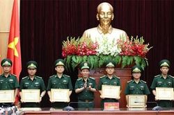 Tạo đột phá trong thực hiện CVĐ 'Phát huy truyền thống, cống hiến tài năng, xứng danh Bộ đội Cụ Hồ', gắn với việc học tập, làm theo Bác