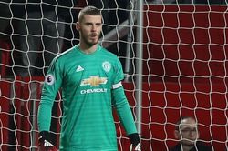 Vừa cam kết tương lai, De Gea lại ra 'yêu sách' mới
