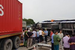 Tai nạn thảm khốc ở Hải Dương: 'Sáng chở vợ đi làm, vài giây đã chia lìa mãi mãi'