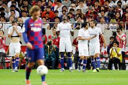 Griezmann ra mắt tệ hại, Barca thua thảm Chelsea
