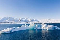 Iceland xây tấm bia ghi nhớ tảng băng tan đầu tiên do biến đổi khí hậu