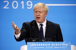 Thủ tướng Theresa May chúc mừng thắng lợi của ông Boris Johnson
