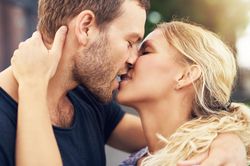 Hôn nhau và 9 điều cấm kỵ ở 'xứ nhà giàu' Dubai