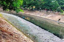 Sông Sét vẫn ô nhiễm nặng