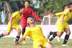 Bóng đá thuộc về tất cả