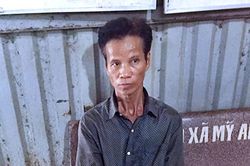 Gã đàn ông chích điện giết vợ bất thành rồi quay sang cưỡng bức