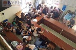 Hàng trăm nam thanh nữ tú 'mở tiệc' ma túy trong quán bar