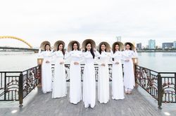 Miss World Việt Nam: Thí sinh khoe dáng chuẩn trong tà áo dài