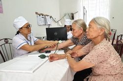 Tinh giản y tế tuyến huyện: Giảm chi khoảng 910.966 tỷ/năm