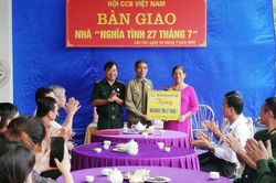Trao nhà 'Nghĩa tình đồng đội' tại thành phố Lào Cai