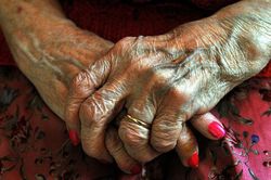 Đi bộ 9.000 bước mỗi ngày giúp bảo vệ chống lại bệnh Alzheimer