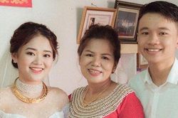 Cô gái khóc nấc nghe bức thư từ cha ở xa gửi về trong ngày cưới khiến ai cũng nghẹn ngào