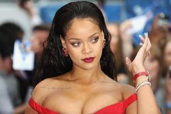 Rihanna kiếm tiền từ thời trang thế nào để có tài sản 600 triệu USD?