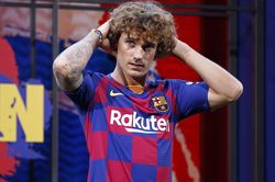 Atletico đòi treo giò Griezmann nếu Barca không trả thêm tiền