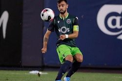 Bruno Fernandes đá cực hay trước Liverpool, MU phải mua bằng mọi giá