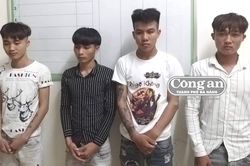 4 chọi 1