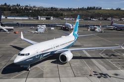 CEO Boeing cảnh báo có thể 'tạm ngừng sản xuất' mẫu máy bay 737 MAX