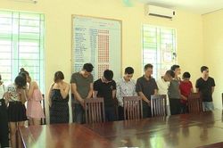 Nhóm thiếu nữ 'thác loạn' cùng 8 trai làng trong quán karaoke Thiên Thai