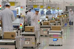 Huawei trả lương 'khủng' thu hút các tân binh