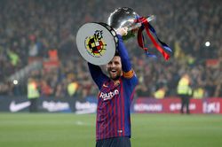 Vượt qua Ronaldo, Zidane, Messi trở thành cầu thủ vĩ đại nhất mọi thời đại
