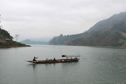 Nhịp sống mới trên hồ thủy điện Trung Thu