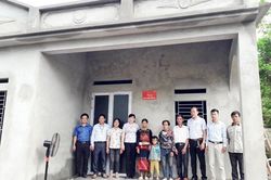 Bàn giao nhà tình nghĩa cho cựu chiến binh, thương binh, người dân có hoàn cảnh khó khăn