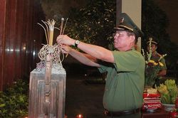 Thắp nến tri ân các Anh hùng Liệt sĩ Công an Hà Nội