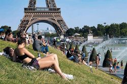 Sóng nhiệt kỷ lục 'nướng chín' nhiều thành phố lớn ở châu Âu