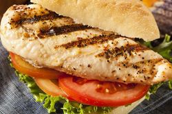 Vì sao bánh hamburger trên quảng cáo lại kẹp thịt nướng giả?