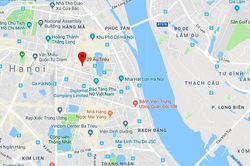 Cướp kề dao uy hiếp cô gái ở phố cổ