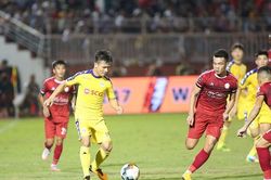 TP Hồ Chí Minh bảo toàn ngôi đầu sau trận hòa đầy kịch tính trước Hà Nội