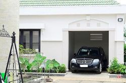 Nữ hoàng cát xê Việt Trinh thu 30 cây vàng/vai diễn sở hữu biệt thự khủng cỡ nào?