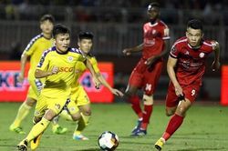 Quang Hải ghi bàn, Hà Nội vẫn không thắng được 10 cầu thủ TPHCM