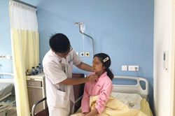 Bệnh nhân nữ bị hóc miếng thịt bò 3 ngày trong thực quản