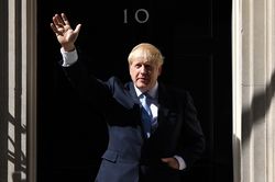 Thủ tướng gửi điện chúc mừng tân Thủ tướng Anh Boris Johnson