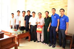 Sở Xây dựng Hà Tĩnh thăm hỏi, tặng quà các gia đình chính sách nhân ngày Thương binh liệt sỹ