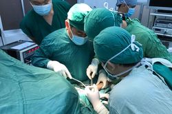 Cứu sống bệnh nhân hoại thư sinh hơi chân trái do nhiễm trùng vết thương