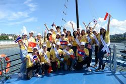 Thí sinh cuộc thi Tiếng hát ASEAN+3 ấn tượng trước khung cảnh hùng vĩ của Vịnh Hạ Long