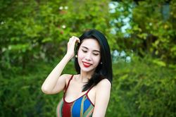 34 tuổi, Thủy Tiên có biệt thự, xe sang và hàng chục tỷ gây choáng