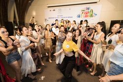 Thí sinh Miss World Việt Nam hóa các thiếu nữ dân tộc thể hiện tài năng