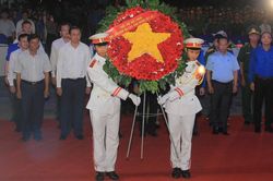 Trung ương Đoàn thắp nến tri ân các Anh hùng liệt sỹ