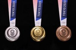 Huy chương Olympic 2020 được chế tác từ điện thoại di động cũ cùng rác điện tử