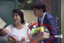 Tinh mắt như khán giả của Về Nhà Đi Con: Phát hiện ra Vũ mang biếu giỏ trái cây bằng… nhựa lúc sang nhà Thư