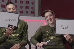 SỐC: Ozil từng tiên đoán được vụ cướp?