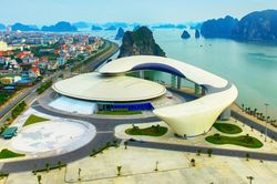 Độc đáo sân khấu cuộc thi 'Tiếng hát ASEAN+3' ở Quảng Ninh