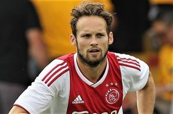 Cựu sao MU sút xa ghi bàn đẹp mắt giúp Ajax giành chiến thắng