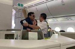 'Đại gia' bị tố sàm sỡ trên máy bay nói chạm vào cô gái do 'vấp chân'