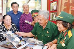 Chạm vào lịch sử