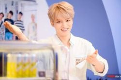 'Cực phẩm' Kim Jae Joong nổi bật với loạt trang phục giản dị nhưng cực chất tại Việt Nam